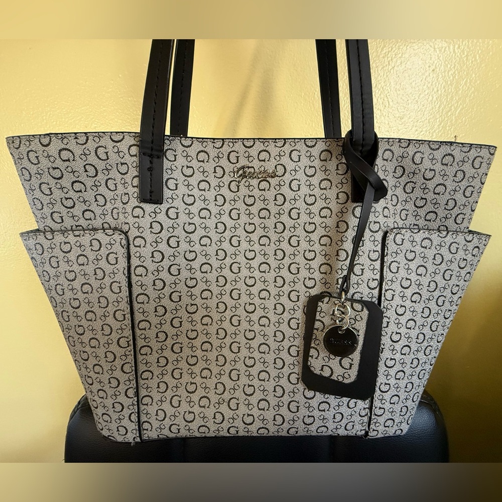 Guess Logo Tote Handbag - New without tags - Picture 4 of 14